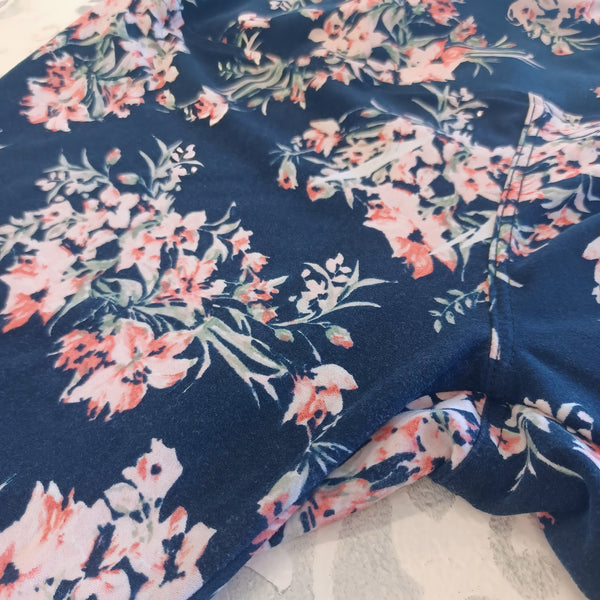 AW1 - floral capri leggings, size L
