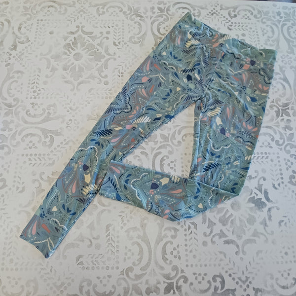 AW8 - Lularoe leggings, TC size