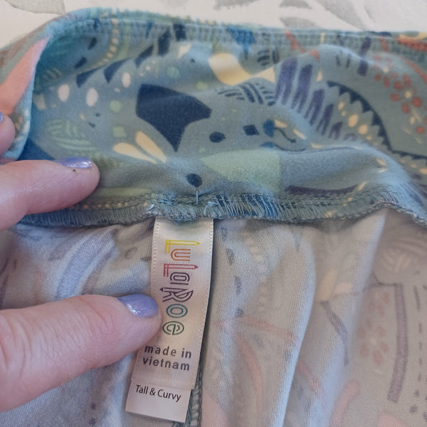 AW8 - Lularoe leggings, TC size
